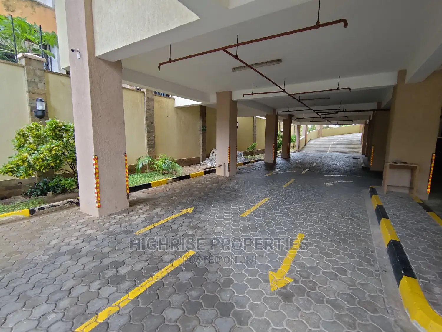 3bdrm Apartment in Kizingo for Sale in Kizingo