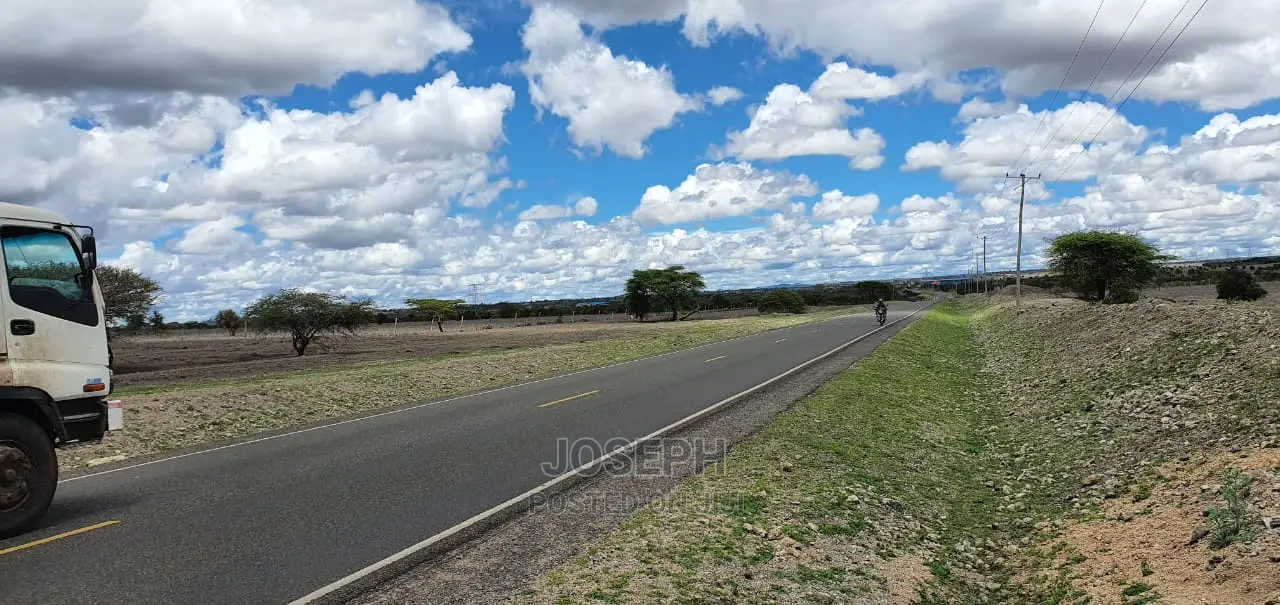 Isinya-Kiserian Road: 1 Acre Subdivision into 1/8th Plots in Isinya