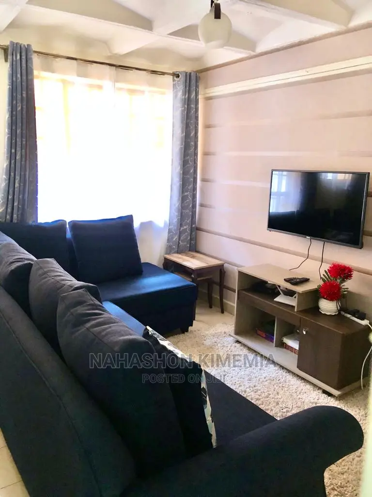 TRM Drive One-Bedroom Airbnb - Roysambu, Ideal for Thika Road Commuters in Roysambu