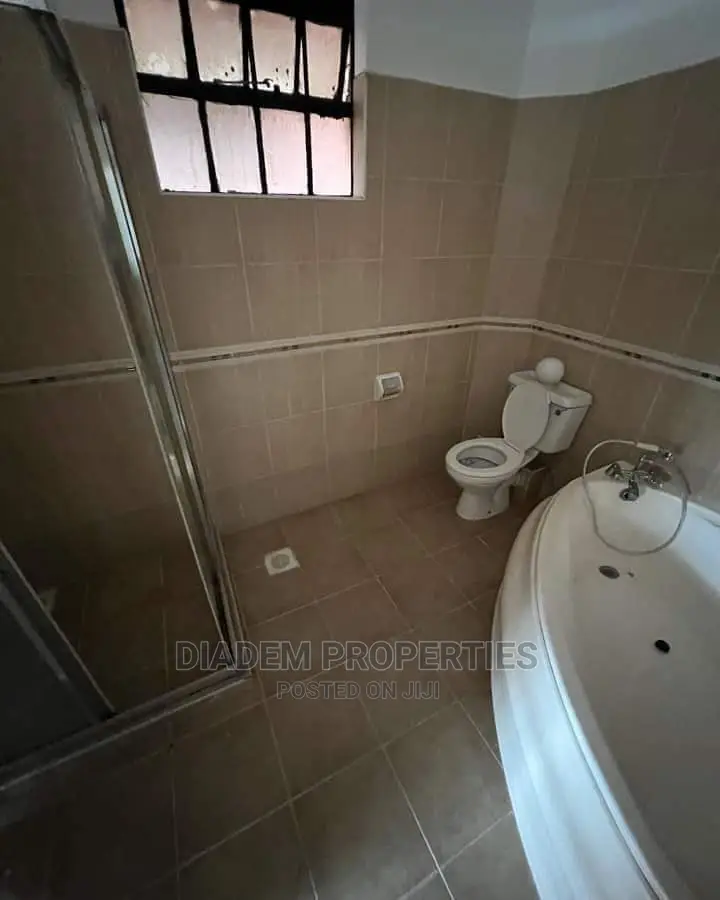 3-Bedroom Valley Arcade Apartment Available for Long-Term Rent in Valley Arcade