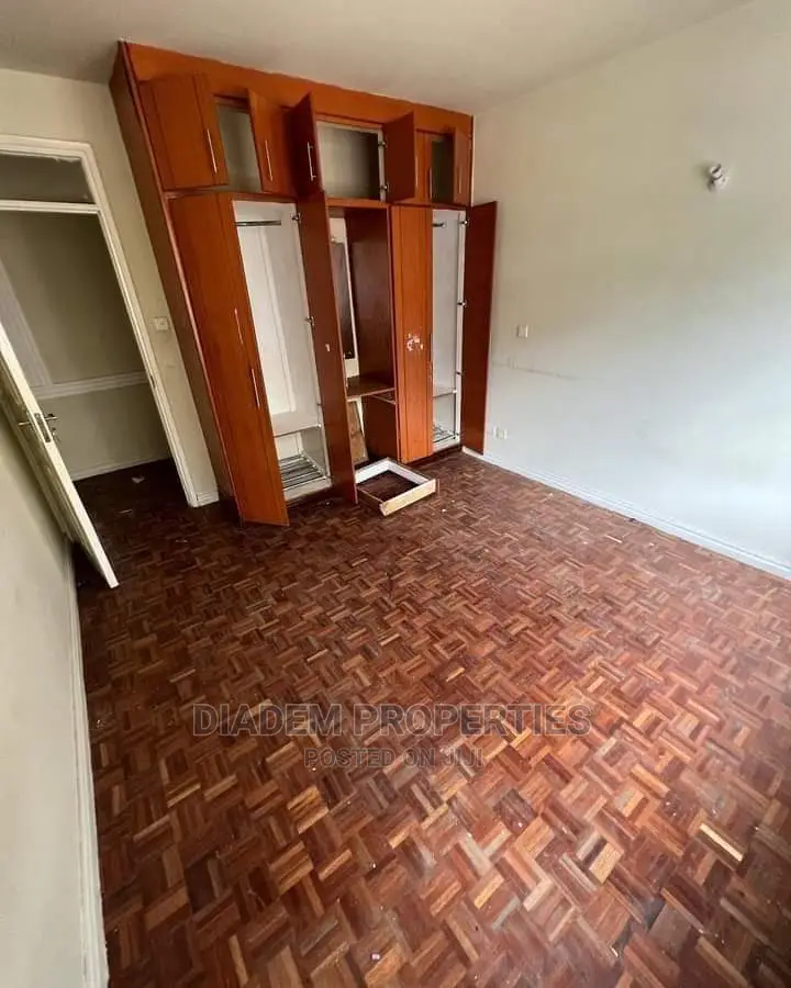 3-Bedroom Valley Arcade Apartment Available for Long-Term Rent in Valley Arcade