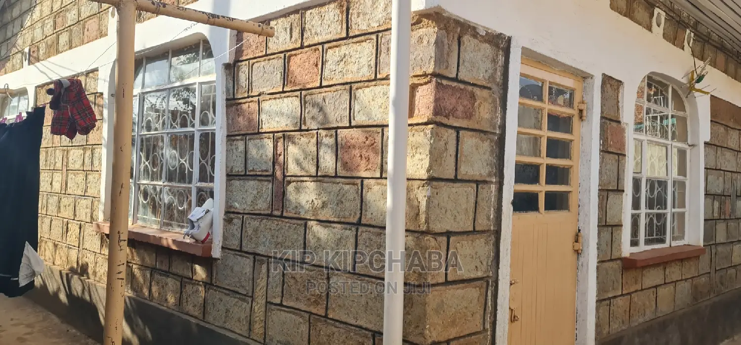 Spacious 5-Bedroom Bungalow in prime Kapsoya location - For Sale! in Kapsoya