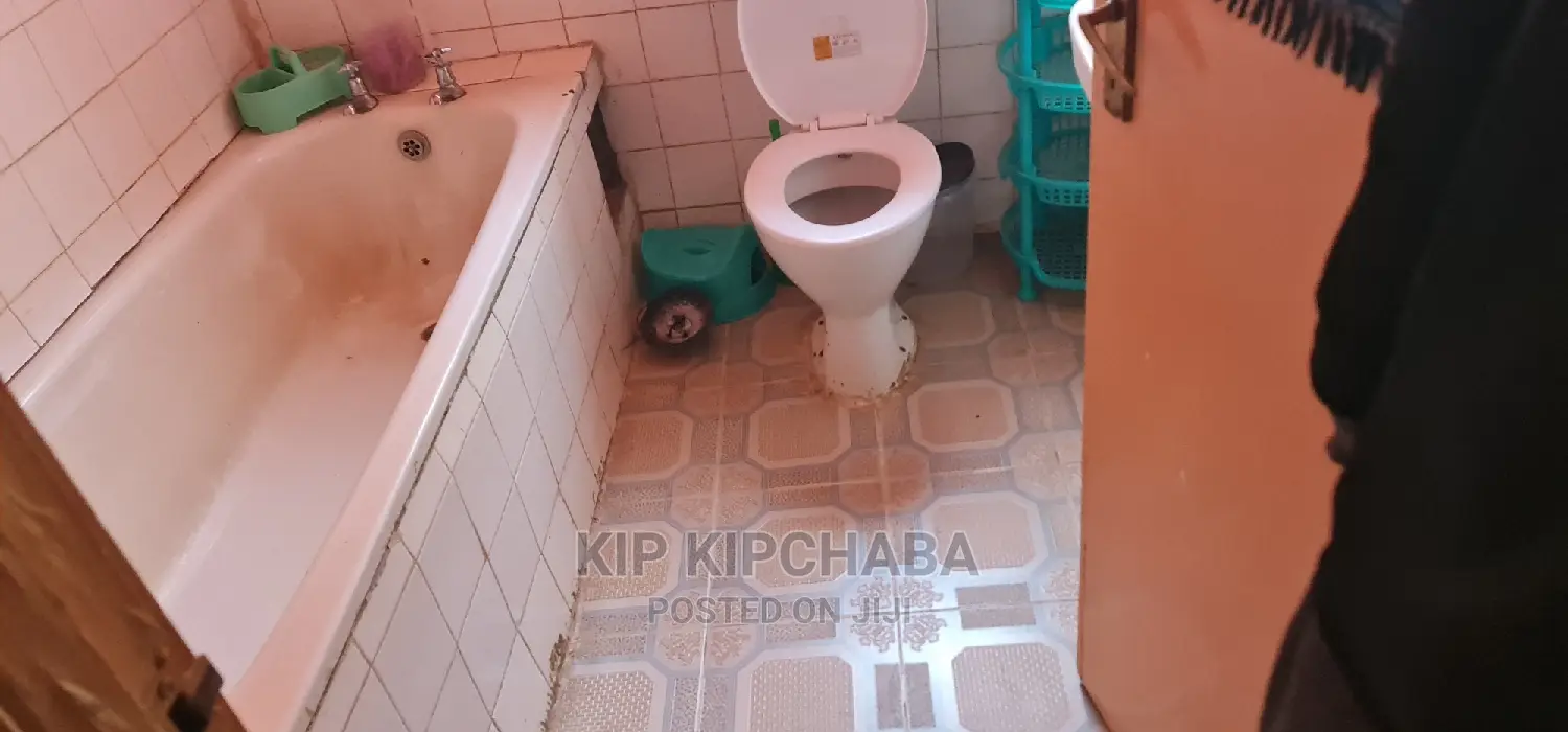 Spacious 5-Bedroom Bungalow in prime Kapsoya location - For Sale! in Kapsoya