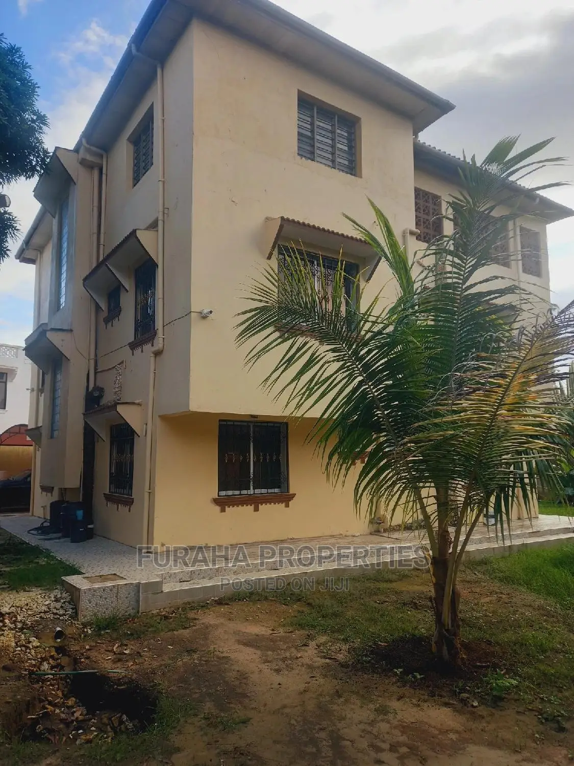 8-Bedroom Maisonette in Exclusive Utange Neighborhood - For Sale in Utange