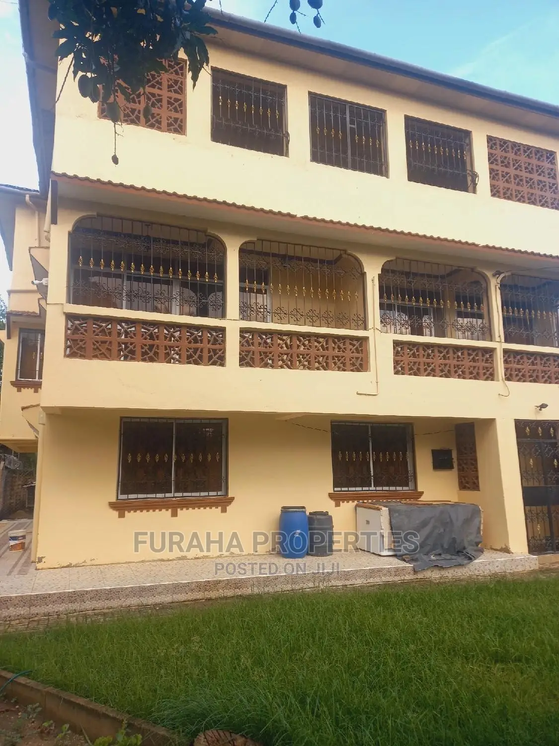 8-Bedroom Maisonette in Exclusive Utange Neighborhood - For Sale in Utange