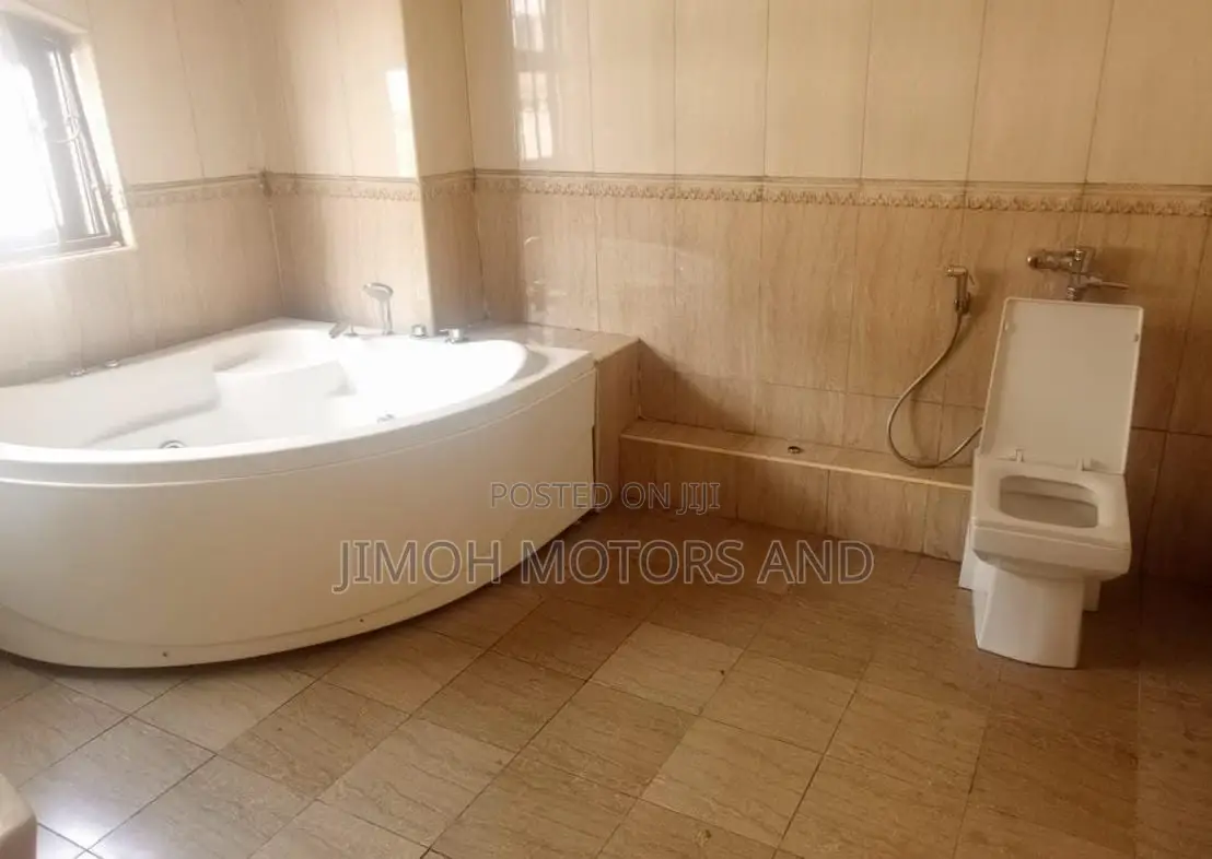 Modern Furnished 4-Bedroom Shared Apartment - Now Available in Parklands/Highridge