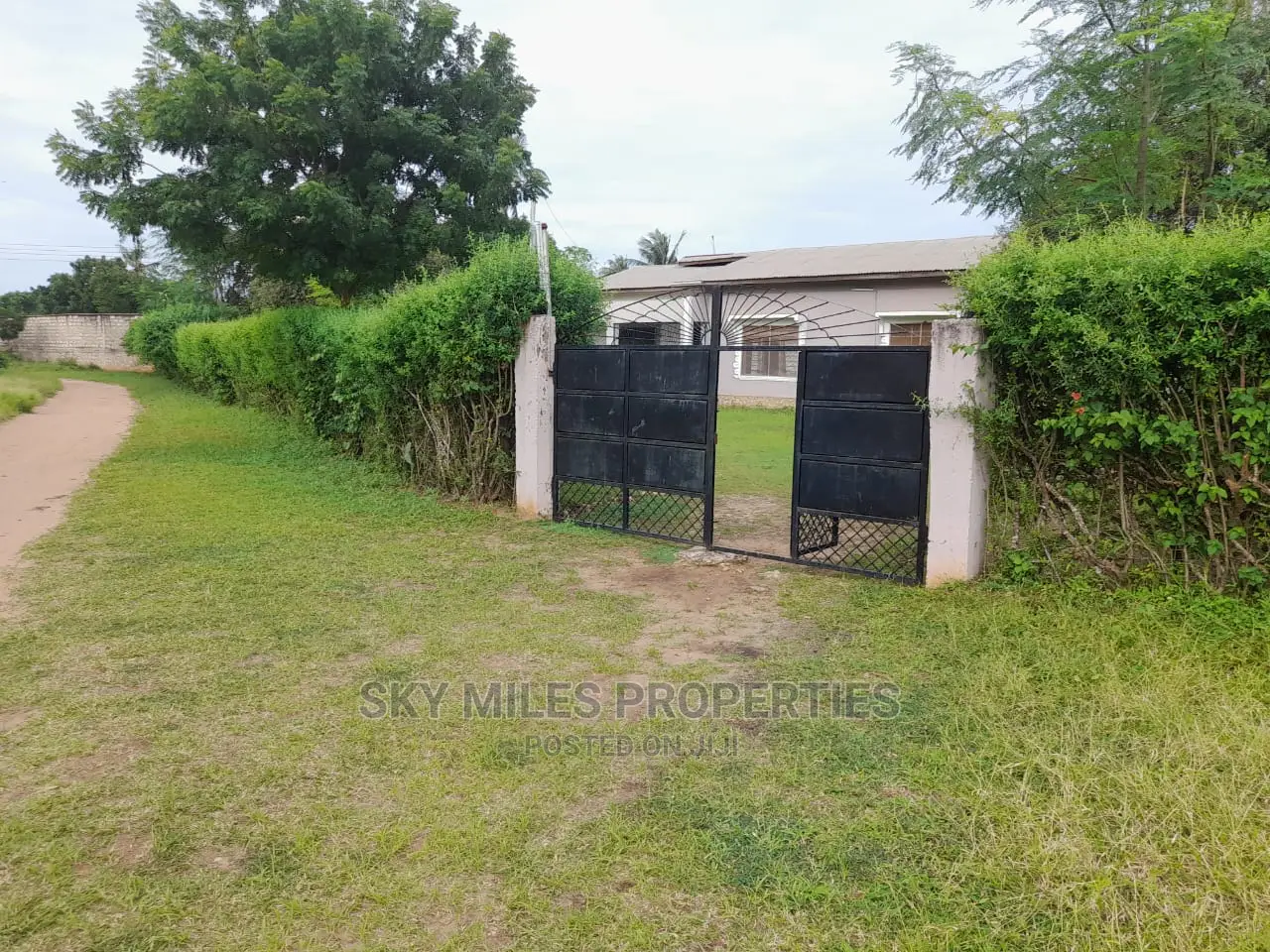 Mtwapa, Broadways: 3-Bedroom Bungalow - Available for Sale in Mtwapa