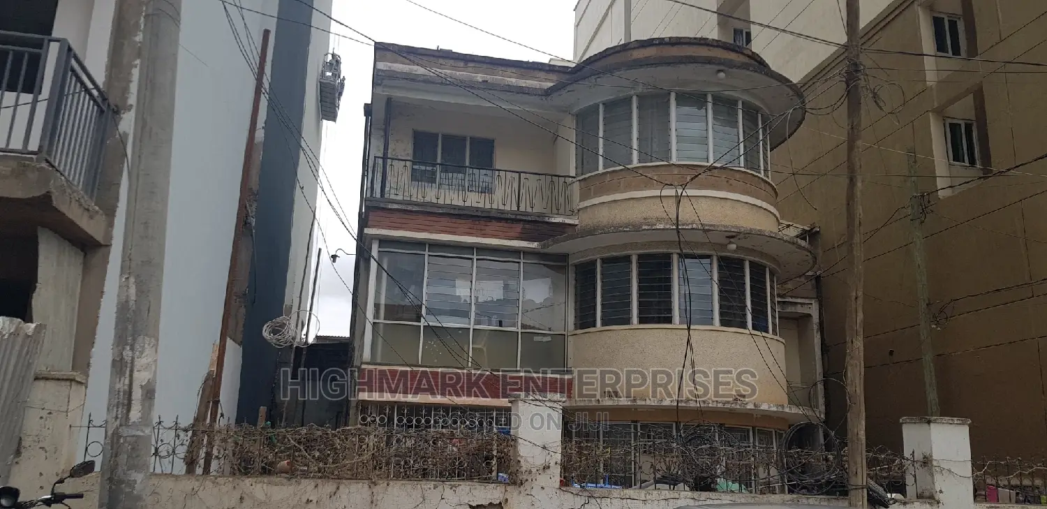 Luxurious 8-Bedroom Property in South C - Ideal for Large Families or Rental Business! in South C