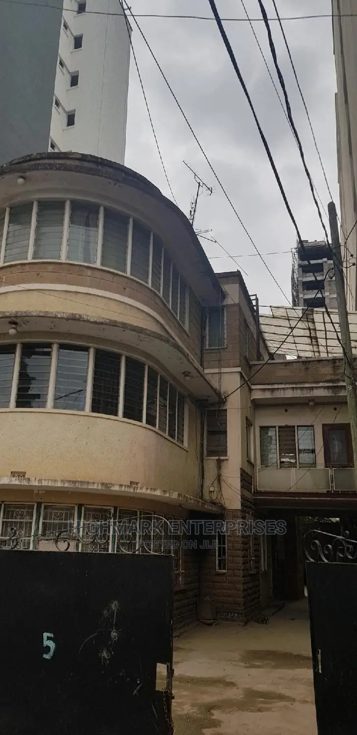 Luxurious 8-Bedroom Property in South C - Ideal for Large Families or Rental Business! in South C