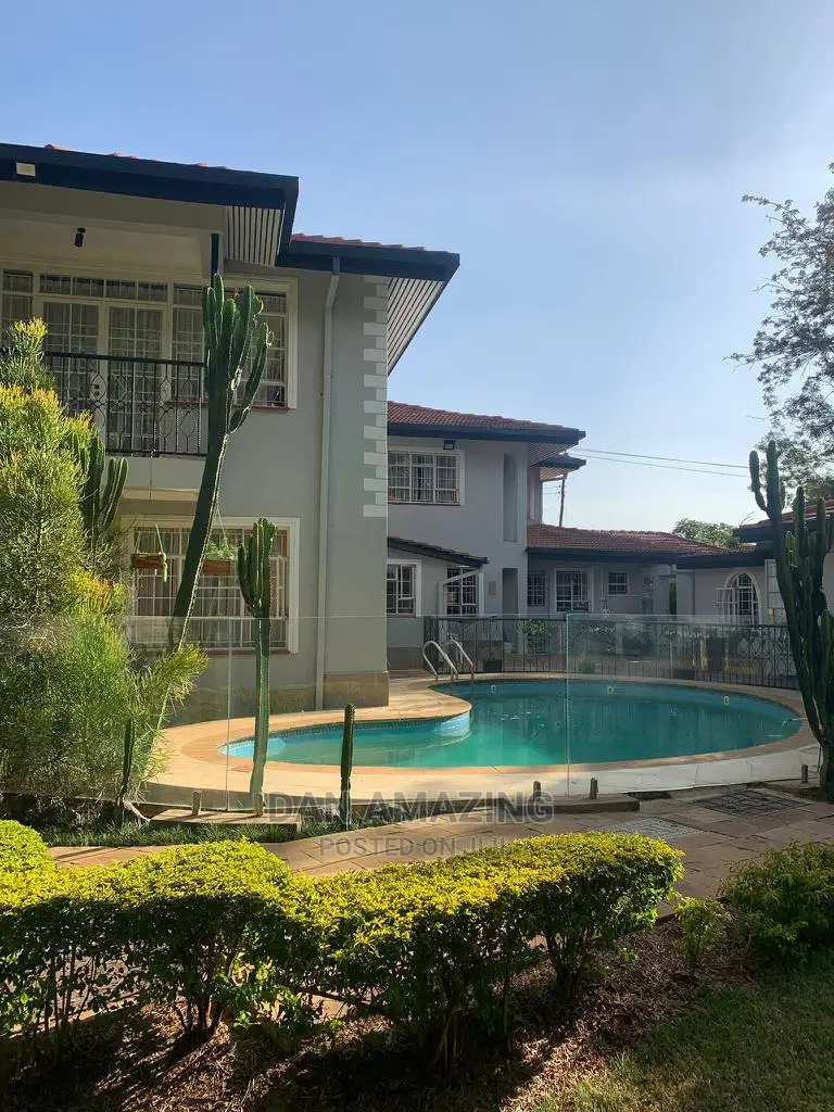 Nyari Mansion with 5 Bedrooms Available for Purchase in Nyari