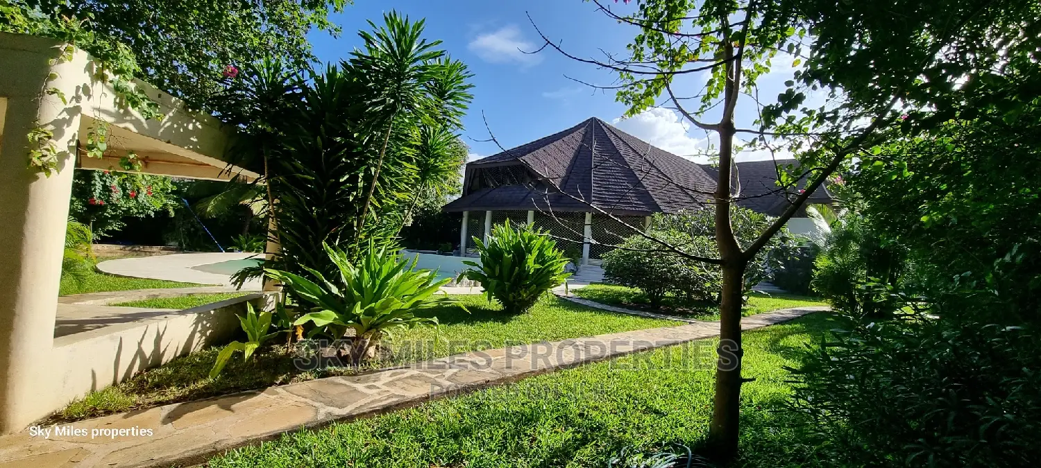 Premium 5-Bedroom Villa in Diani Reef, Ukunda - For Sale Today! in Ukunda