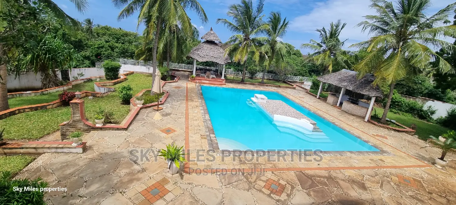 Diani Reef, Ukunda: Luxurious 5-Bed Maisonette Up for Sale in Ukunda