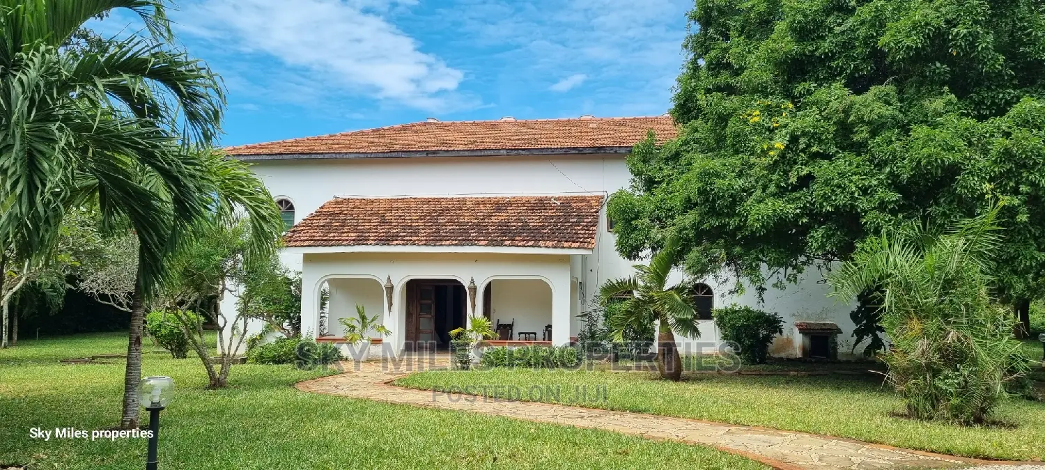 Diani Reef, Ukunda: Luxurious 5-Bed Maisonette Up for Sale in Ukunda
