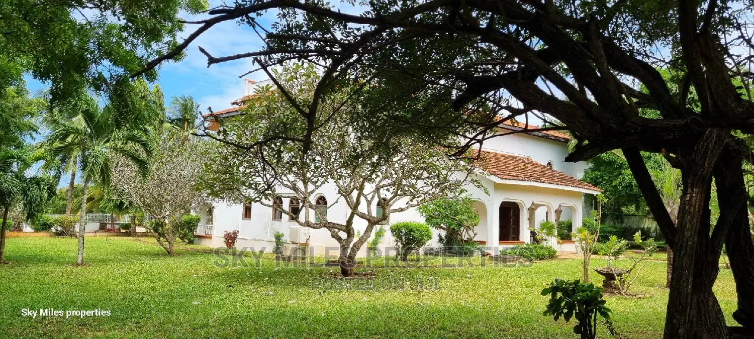 Diani Reef, Ukunda: Luxurious 5-Bed Maisonette Up for Sale in Ukunda