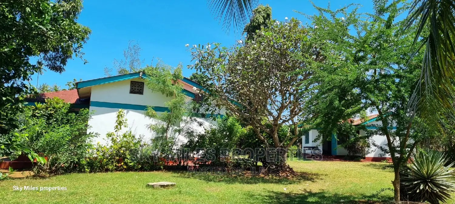 Spacious 4-bedroom Bungalow for sale in North Coast Hotel, Kikambala in Kikambala