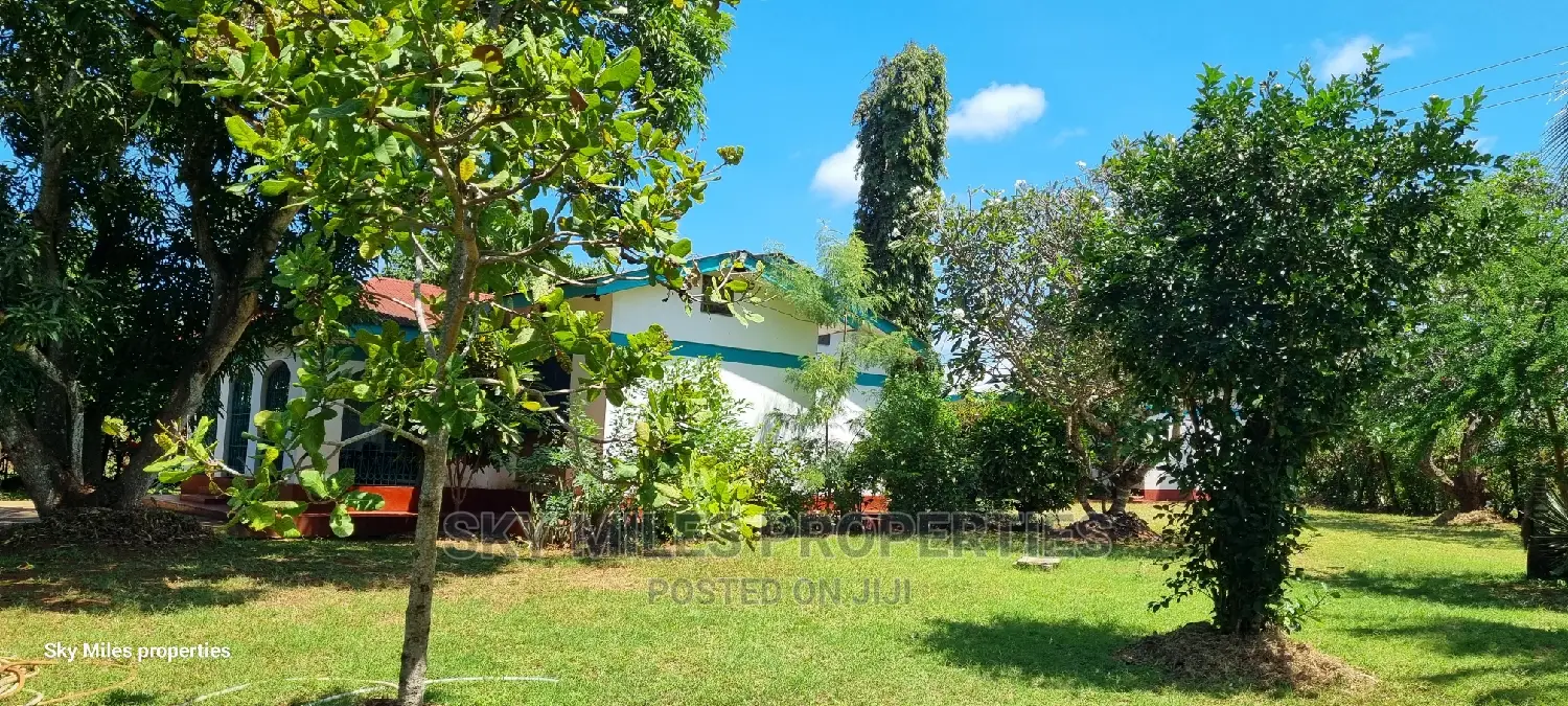 Spacious 4-bedroom Bungalow for sale in North Coast Hotel, Kikambala in Kikambala