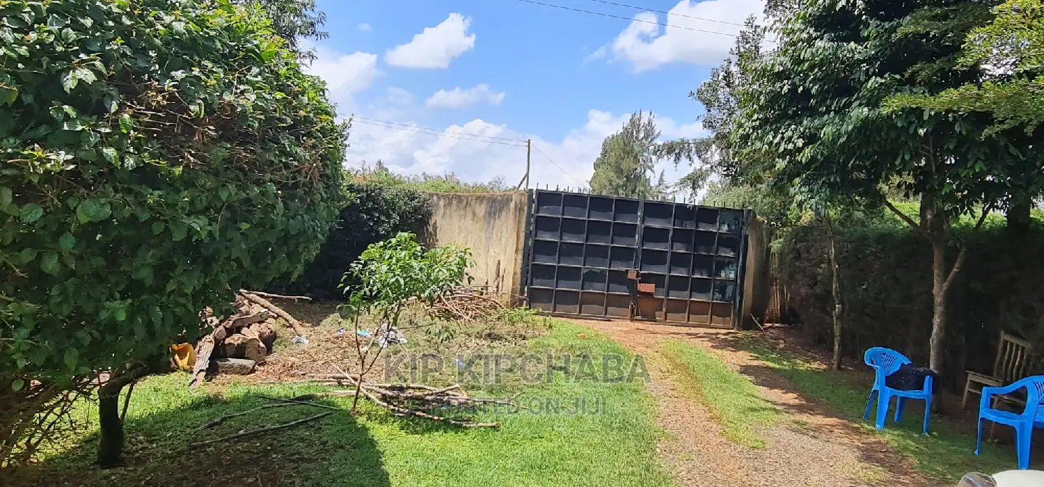 Bungalow with 5 Bedrooms for Sale in Sought-after Kapseret in Kapseret
