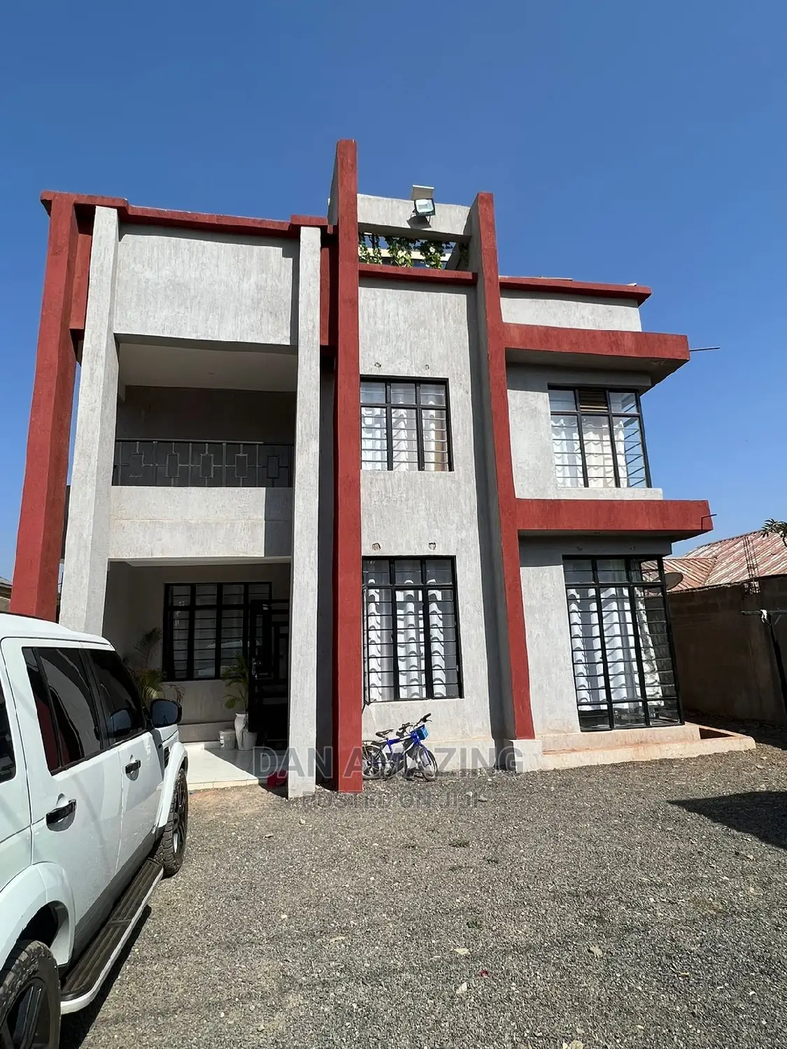 Spacious 6-bedroom Maisonette in Membley Estate for sale in Membley Estate