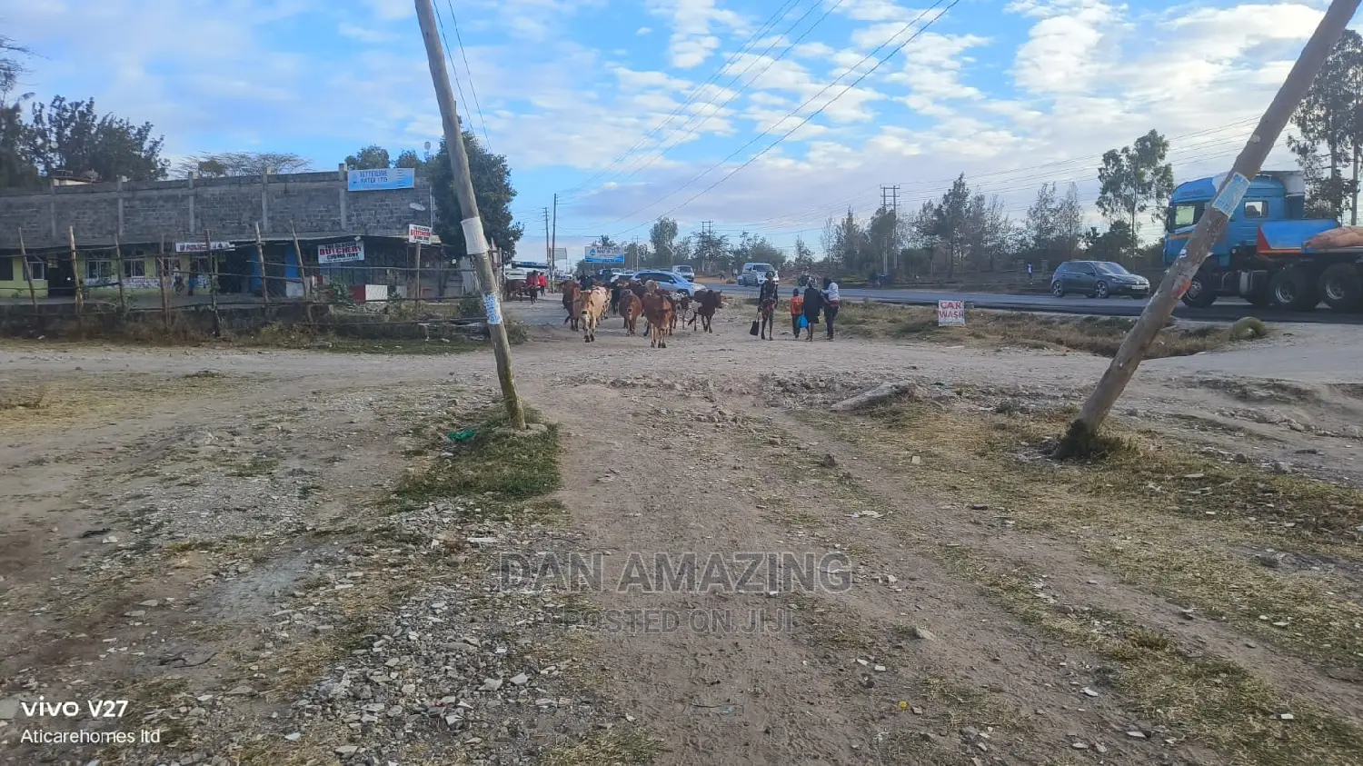Kitengela 3/4 Acre Land - Ideal for Residential or Commercial Development! in Kitengela