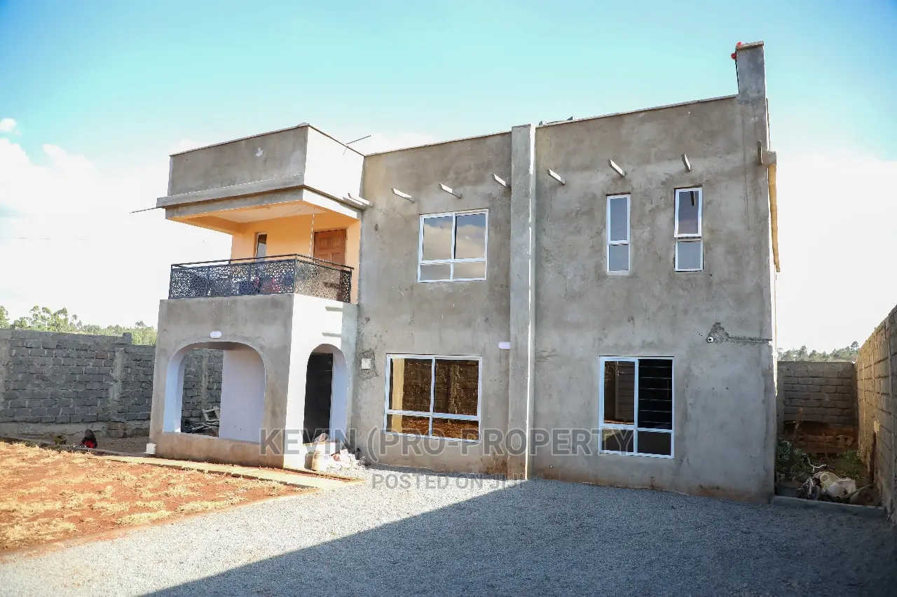 Modern 4-Bedroom Mansion in Sought-After Kamangu, Kikuyu - For Sale! in Kikuyu