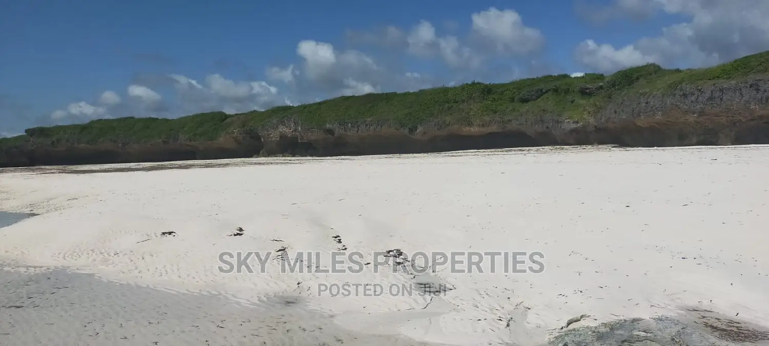 Beachfront 10-Acre Plot - Chumani - For Sale in Tezo