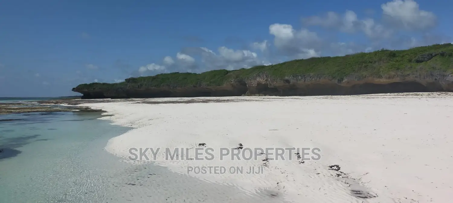 Beachfront 10-Acre Plot - Chumani - For Sale in Tezo