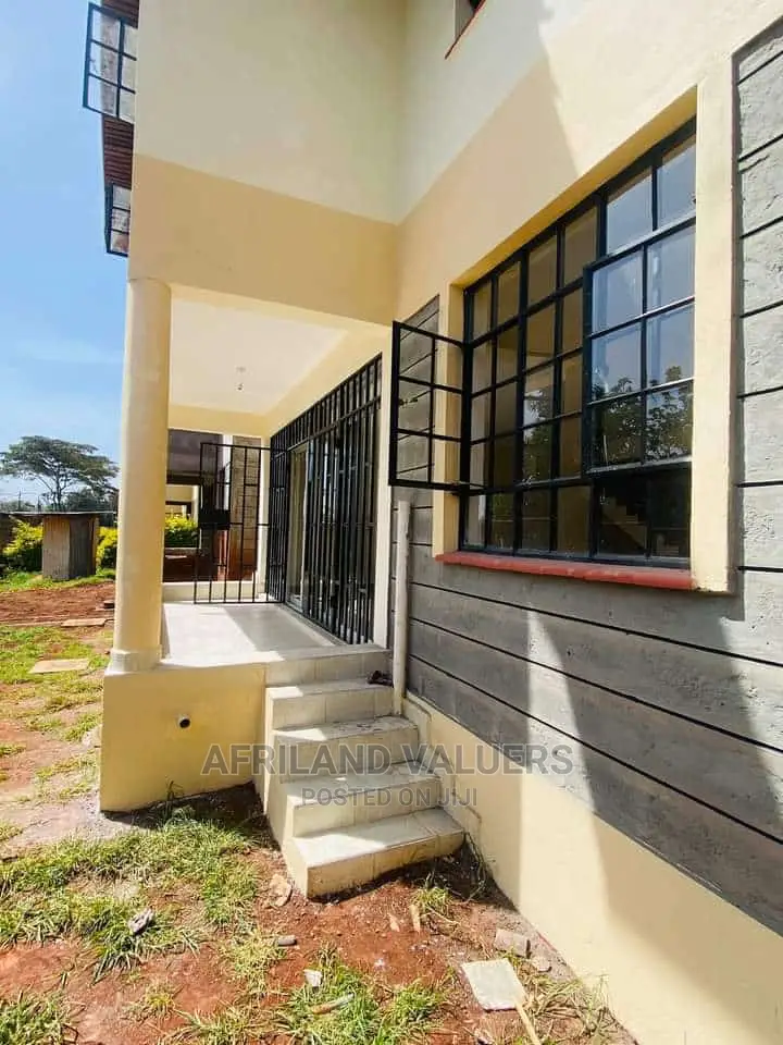 Villa in Oloolua: 4 Bedrooms, A Perfect Home for Sale in Oloolua