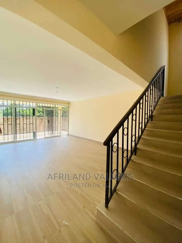 Villa in Oloolua: 4 Bedrooms, A Perfect Home for Sale in Oloolua
