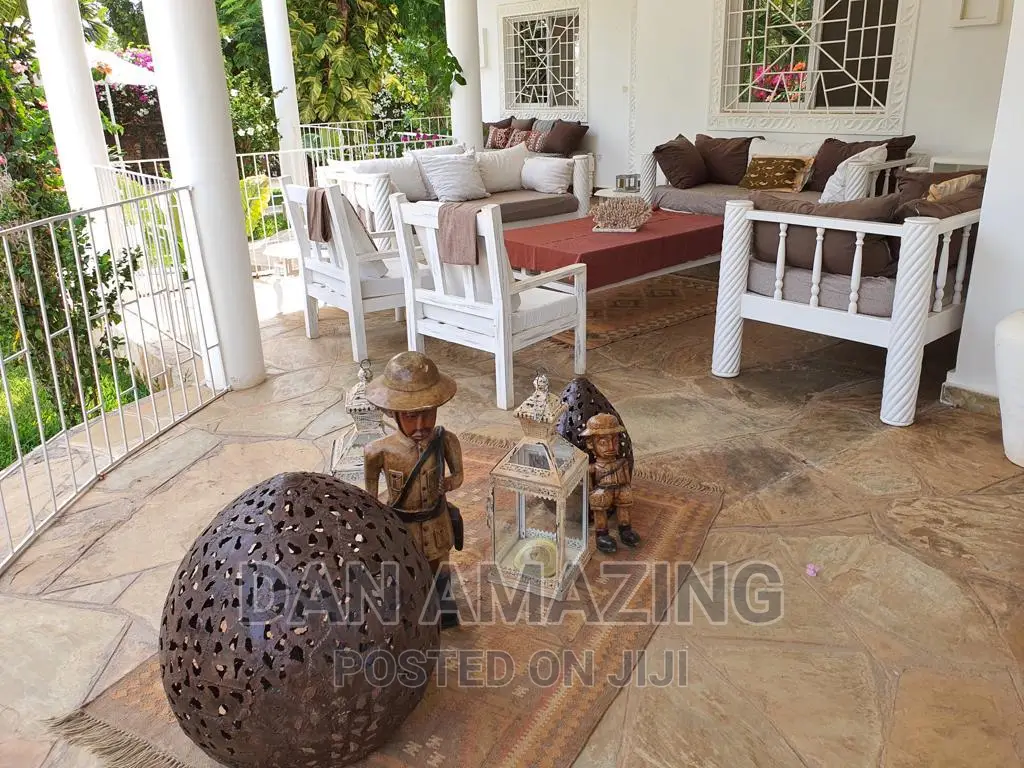 Villa in Malindi with 4 Bedrooms - Immediate Sale in Malindi