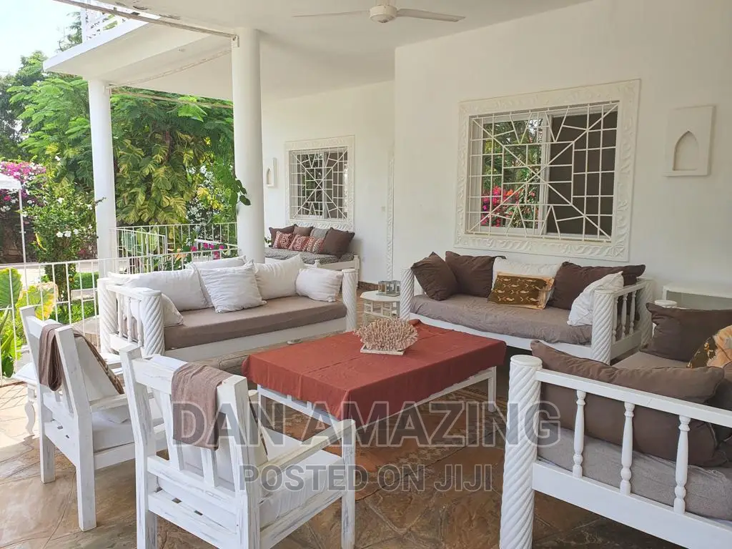 Villa in Malindi with 4 Bedrooms - Immediate Sale in Malindi