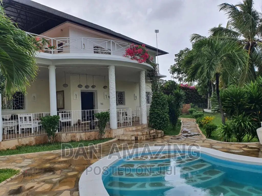 Villa in Malindi with 4 Bedrooms - Immediate Sale in Malindi