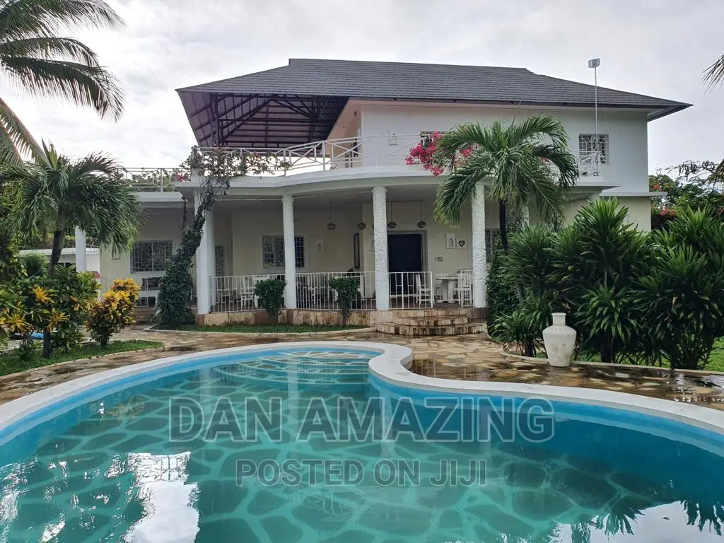 Villa in Malindi with 4 Bedrooms - Immediate Sale in Malindi