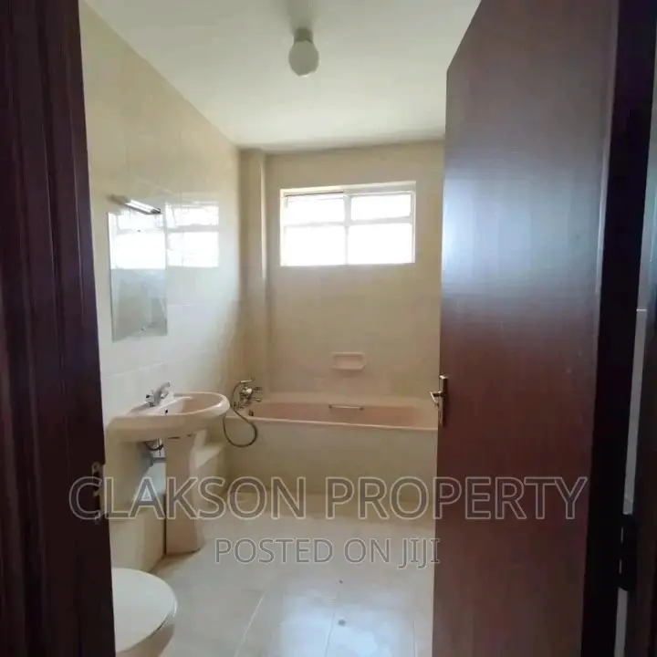 Kilimani's Prime Location: 3-Bedroom Apartment on Ngong Road - For Your Convenience in Kilimani