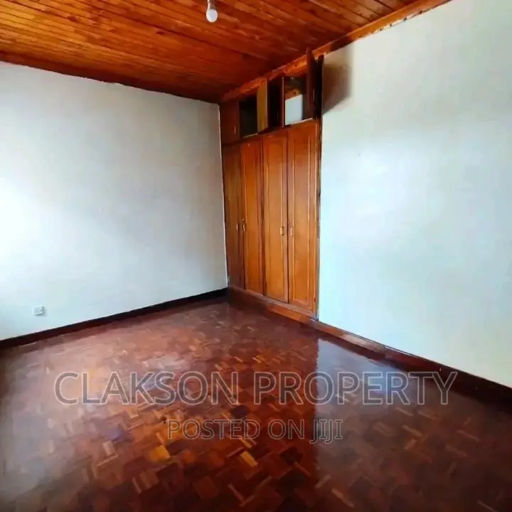 Spacious 3-Bedroom Bungalow in Mountain View: Rent Now! in Mountain View
