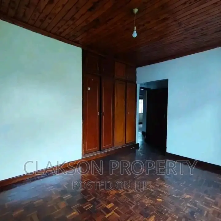 Spacious 3-Bedroom Bungalow in Mountain View: Rent Now! in Mountain View