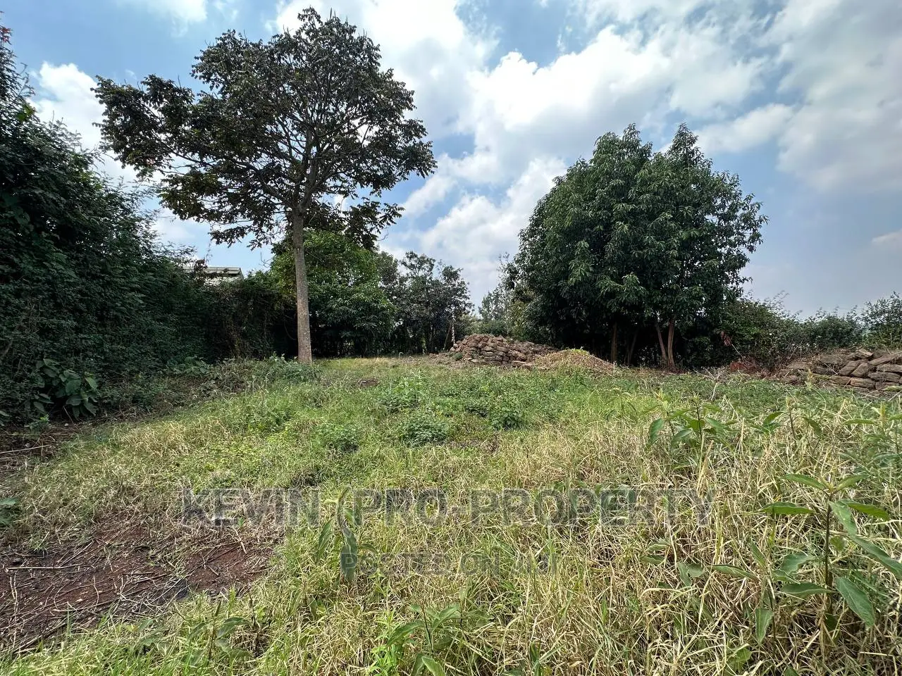 Kinoo, Muthiga: Spacious Commercial Plot with Tarmac Access - For Sale in Kikuyu