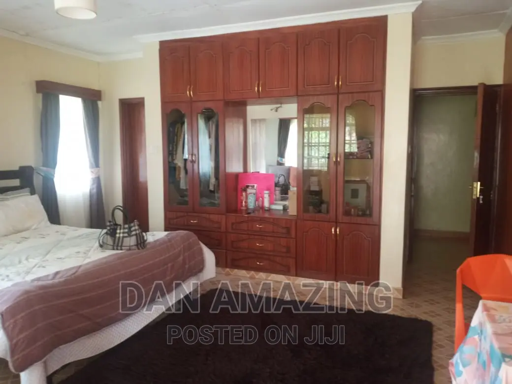 Spacious 5-Bedroom Maisonette in Oluulua for Sale in Oluulua