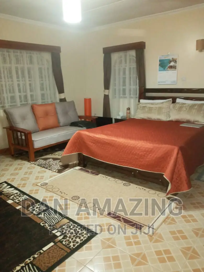 Spacious 5-Bedroom Maisonette in Oluulua for Sale in Oluulua