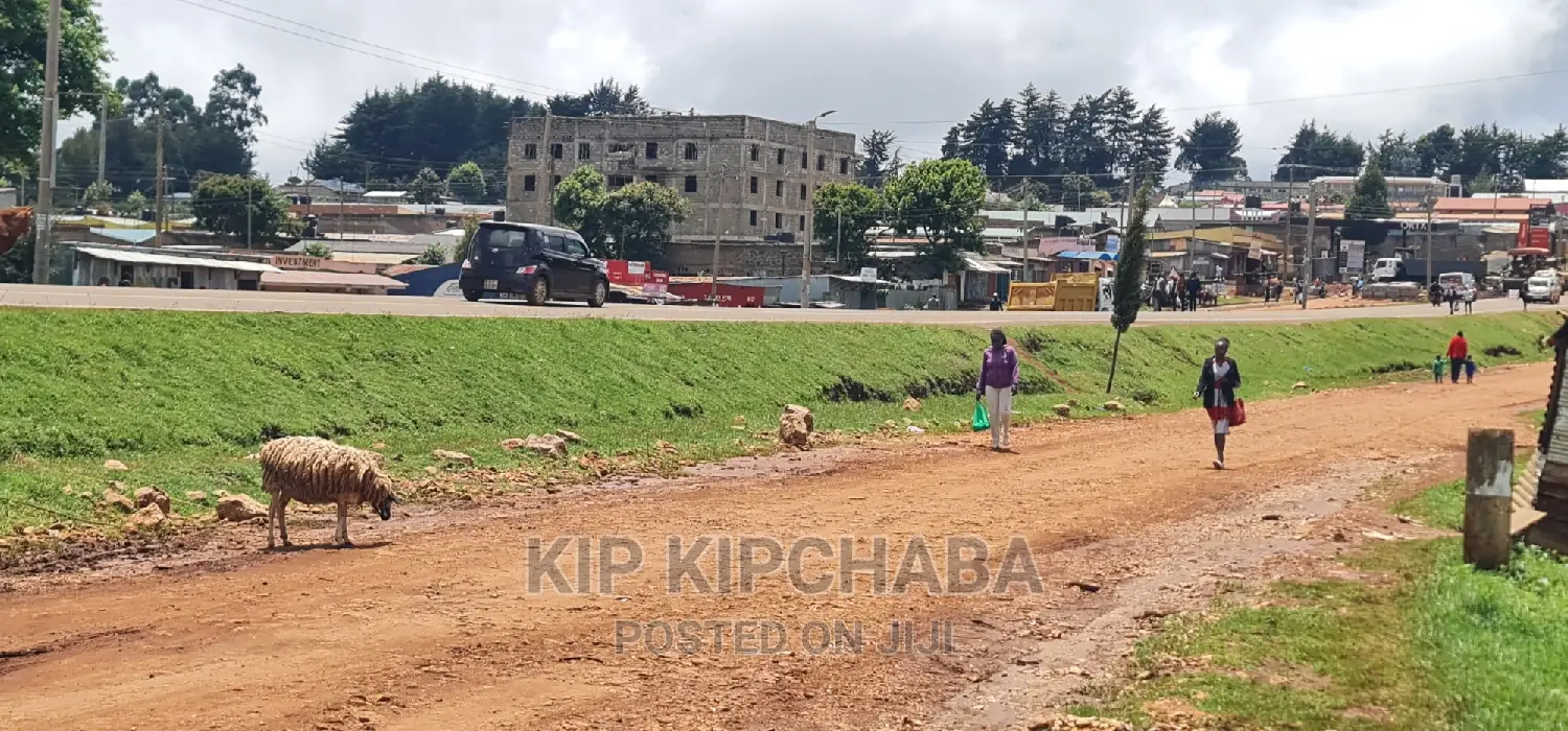 Invest in Emc's CBD: Highway-Facing Commercial Property for Sale in Kamariny