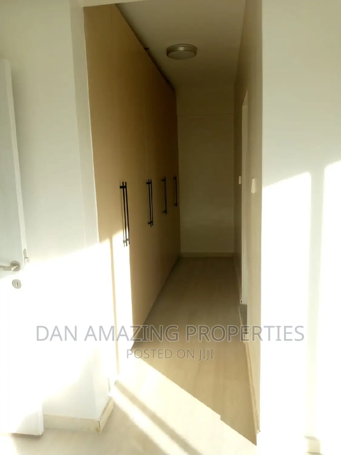 5-Bedroom Duplex in Desirable Parklands/Highridge: Now for Sale in Parklands/Highridge