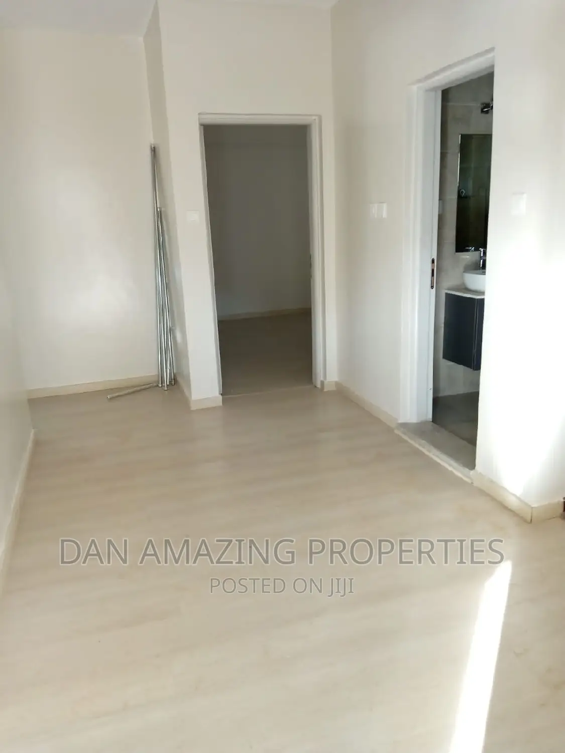 5-Bedroom Duplex in Desirable Parklands/Highridge: Now for Sale in Parklands/Highridge