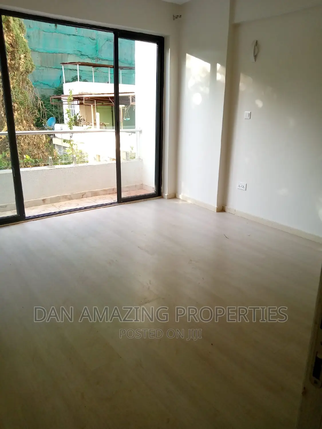 5-Bedroom Duplex in Desirable Parklands/Highridge: Now for Sale in Parklands/Highridge