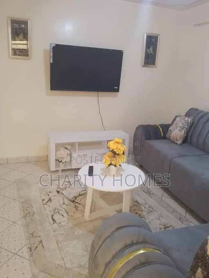 South Bend Charm: Cozy 1-Bedroom Airbnb - Your Next Getaway! in South B