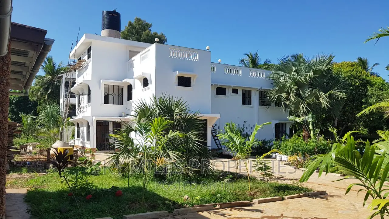 Spacious 5-Bed Maisonette in Galu, Kinondo for Sale in Kinondo