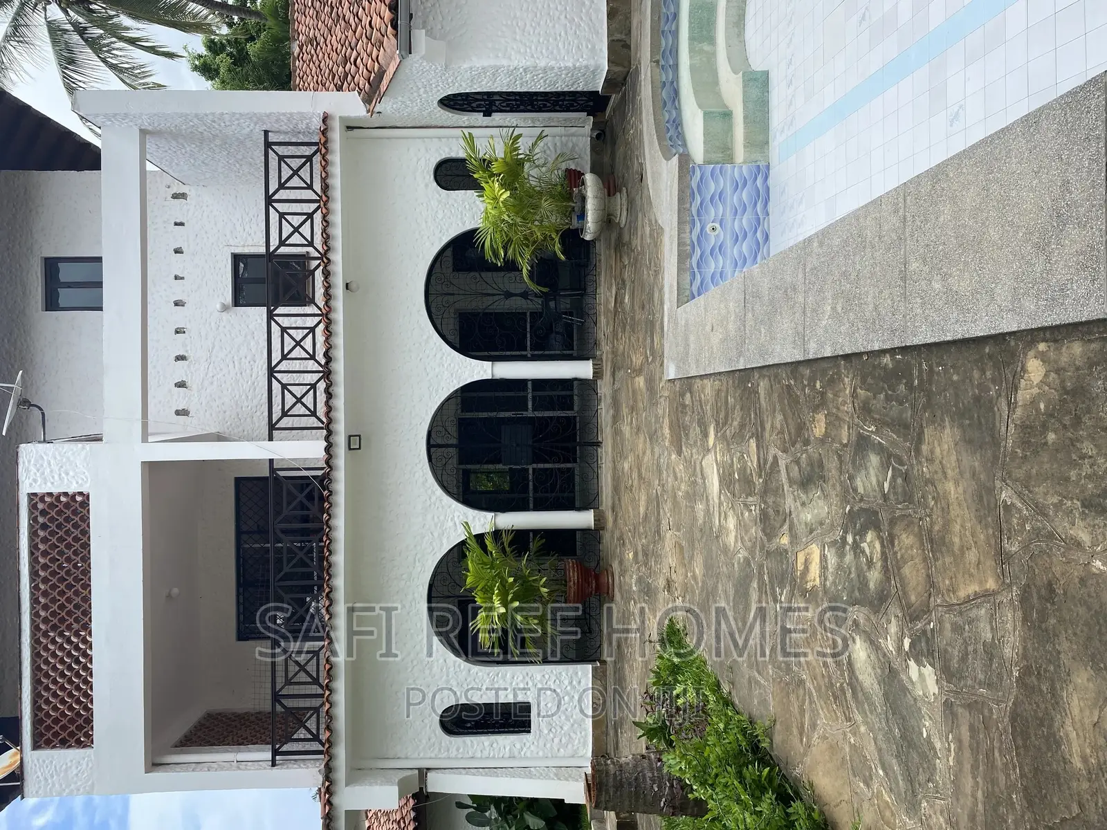 Large Maisonette with 6 Bedrooms in Nyali - For Sale in Nyali