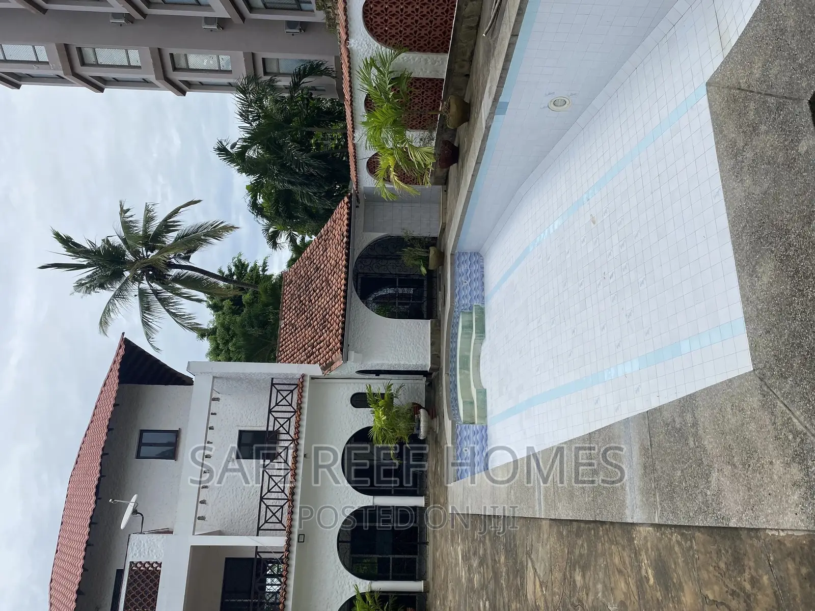 Large Maisonette with 6 Bedrooms in Nyali - For Sale in Nyali