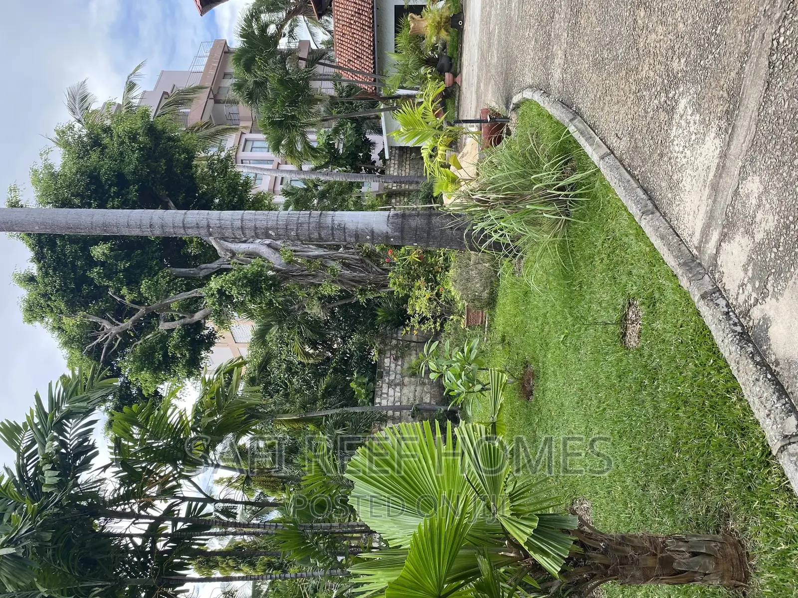 Large Maisonette with 6 Bedrooms in Nyali - For Sale in Nyali