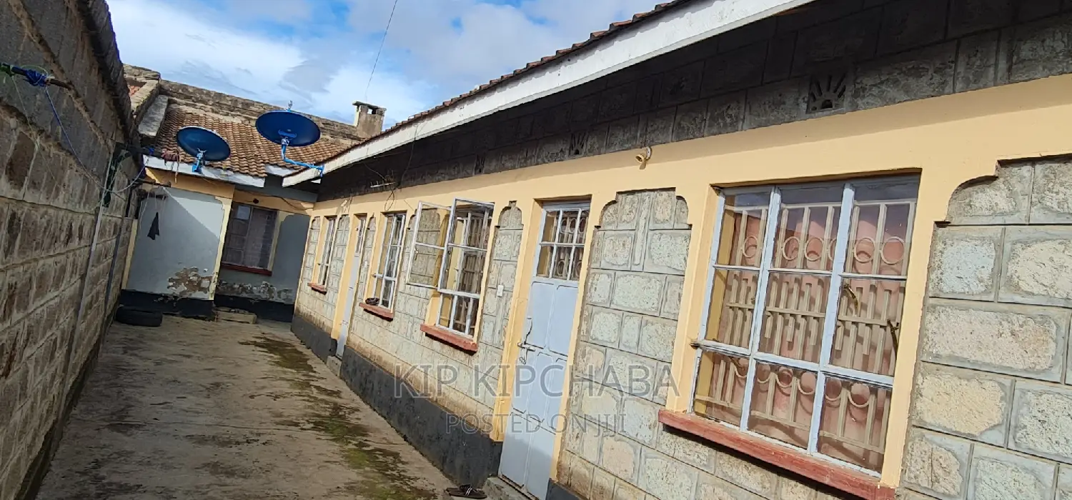 7-Bedroom Bungalow in Sought-After Kapsoya Estate for Sale in Kapsoya