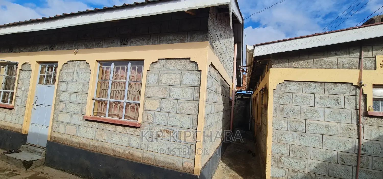7-Bedroom Bungalow in Sought-After Kapsoya Estate for Sale in Kapsoya