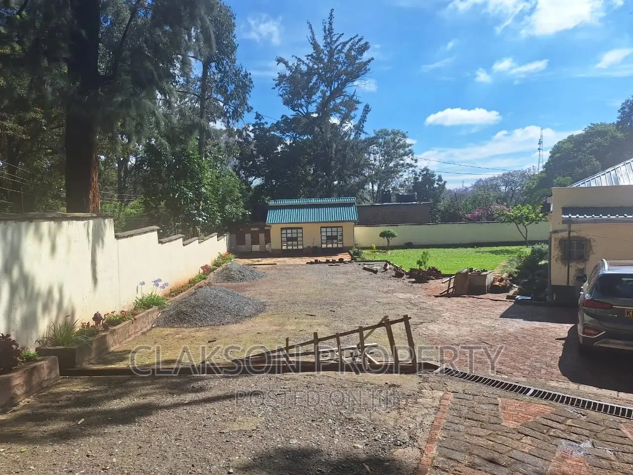 4-Bedroom Townhouse/Terrace in Prime Location - State House Road in State House Area